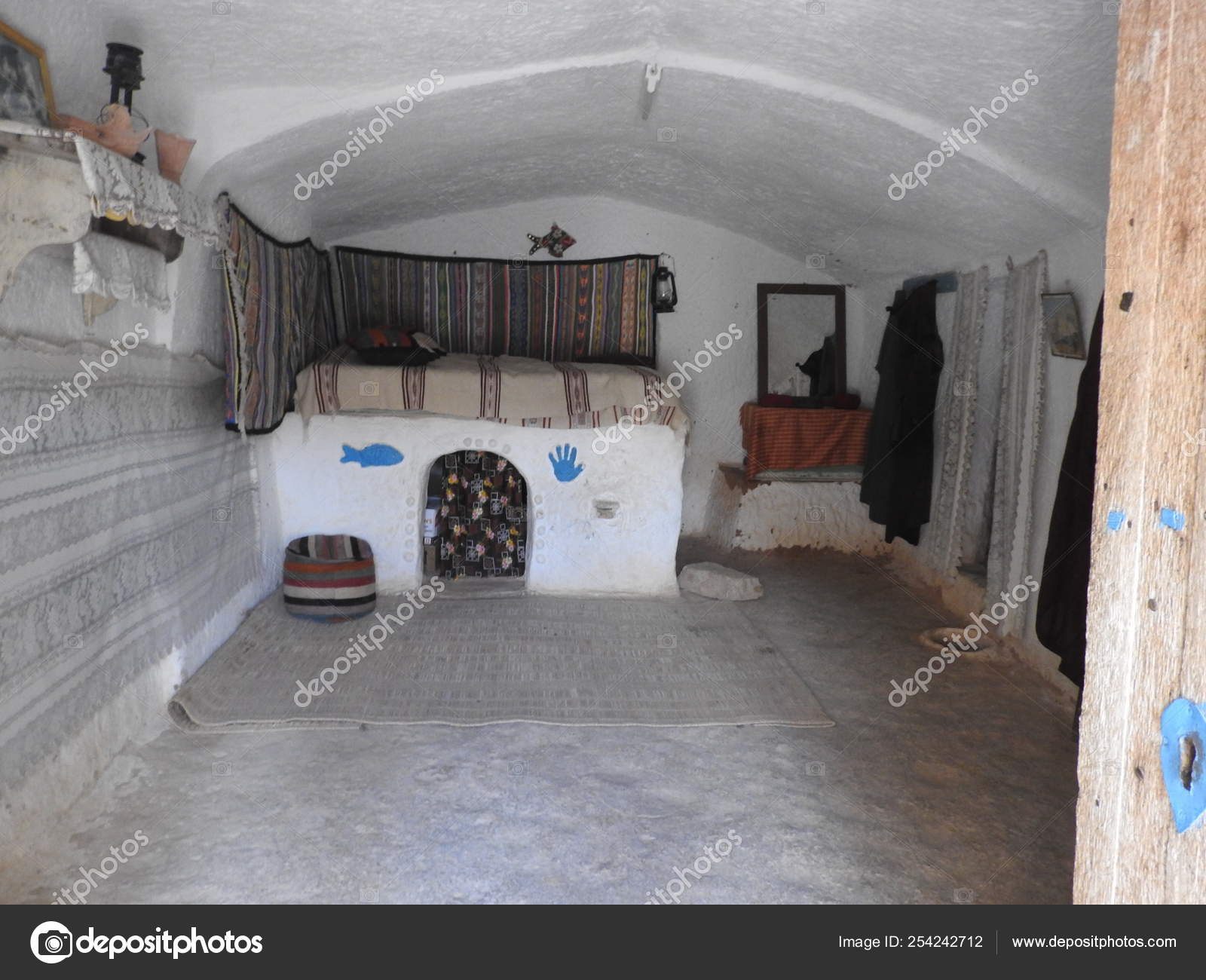 Troglodyte homes and underground caves of the Berbers in Sidi Driss,  Matmata, Tunisia, Africa, on a clear day. — Stock Photo © Klitvinov  #254242712, image size:1600x1300