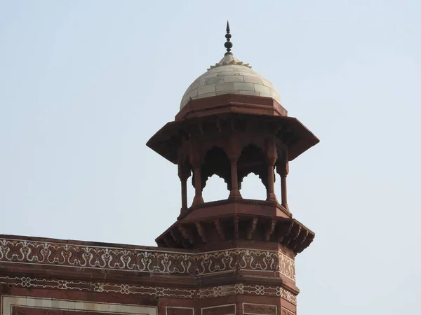 Moskee op het grondgebied van de Taj Mahal, India. — Stockfoto