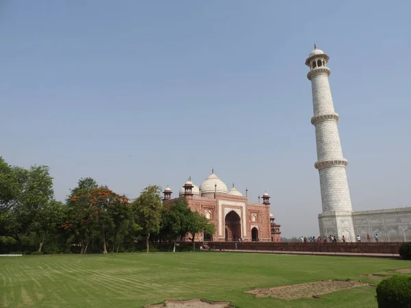 Mecset a Taj Mahal, India területén. — Stock Fotó