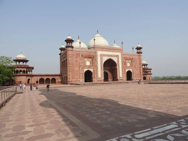 Mesquita no território Taj Mahal, Índia . — Fotografia de Stock