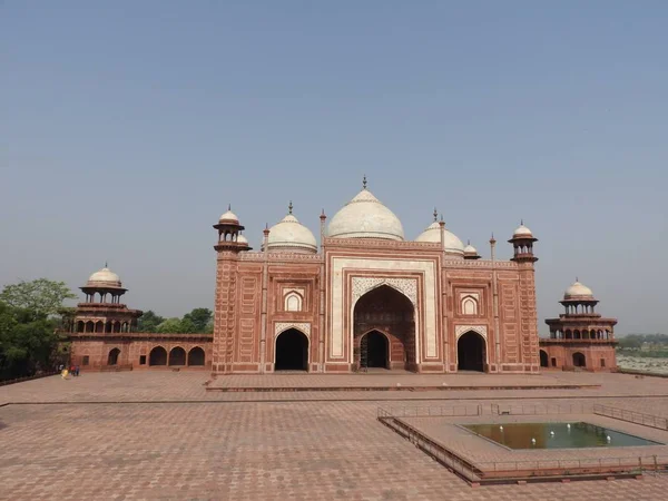 Mesquita no território Taj Mahal, Índia . — Fotografia de Stock