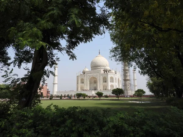 Detalles de cerca Taj Mahal, famoso sitio histórico de la UNESCO, monumento del amor, la tumba de mármol blanco más grande de la India, Agra, Uttar Pradesh . — Foto de Stock