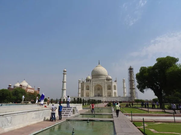 Detalles de cerca Taj Mahal, famoso sitio histórico de la UNESCO, monumento del amor, la tumba de mármol blanco más grande de la India, Agra, Uttar Pradesh . — Foto de Stock