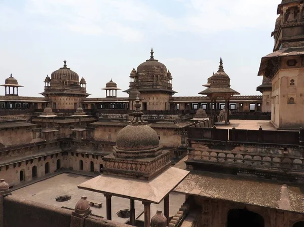 Джехангир Махал, Форт Орчха, индуизм, древняя архитектура, Орчха, Мадхья-Прадеш, Индия . — стоковое фото