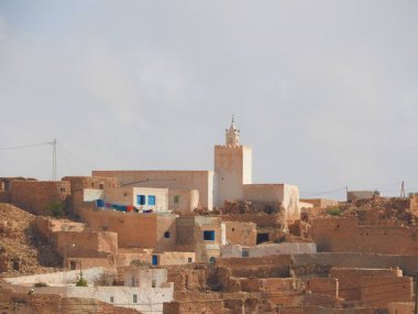 Berberi Köyü Tamezret Gabes il cami sıcak çöl Kuzey Afrika'nın Tunus.