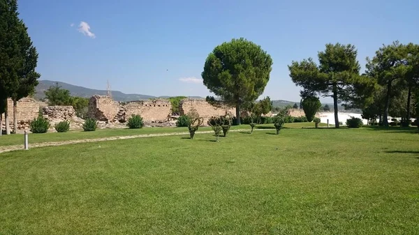 Kalıntıları ve Pamukkale, Türkiye yakın Hierapolis antik kentin kalıntıları. — Stok fotoğraf