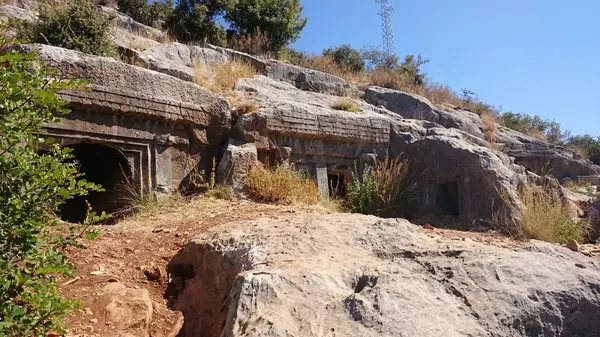 Antiche tombe e tombe tra le rocce a Demre, Turchia . — Foto Stock