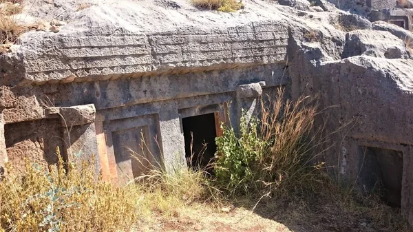 Demre 'de kayaların eski mezarları ve mezarlar, Türkiye. — Stok fotoğraf