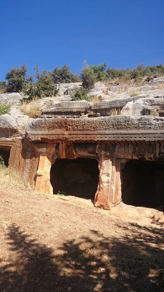 Demre 'de kayaların eski mezarları ve mezarlar, Türkiye. — Stok fotoğraf