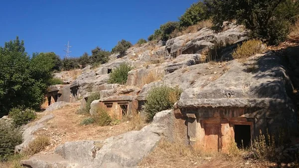 Antiche tombe e tombe tra le rocce a Demre, Turchia . — Foto Stock