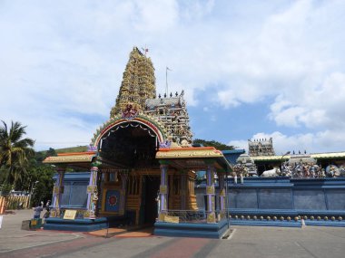 Hindu Tapınağı Muthumariamman Thevasthanam ve Sri Lanka adasında detayları.