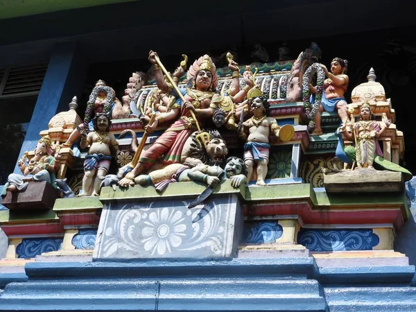 Hinduistický chrám Muthumariammán Thevasthanam a jeho podrobnosti na ostrově Srí Lanka. — Stock fotografie