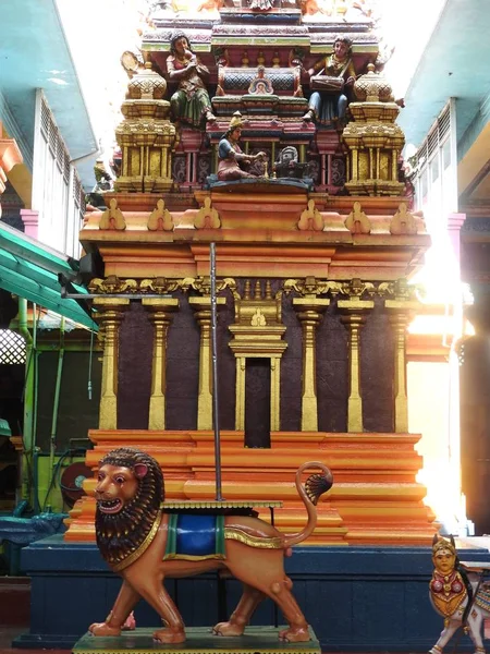 Templo hindú Muthumariamman Thevasthanam y sus detalles en la isla de Sri Lanka . —  Fotos de Stock