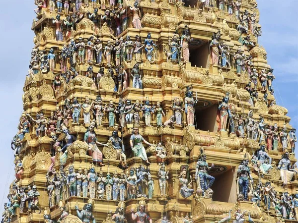 印度教寺庙 Muthumariamman Thevasthanam 及其在斯里兰卡岛上的详细信息. — 图库照片