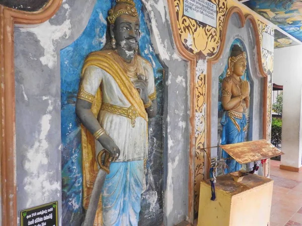 Decoración del templo y gran monumento de Buda, destino turístico, Sri Lanka . —  Fotos de Stock