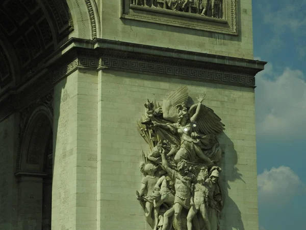 Arco do Triunfo, Champs-Elysees ao pôr-do-sol em Paris . — Fotografia de Stock