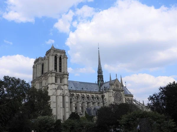 巴黎圣母院, 巴黎最美丽的大教堂。从塞纳河, 法国的看法. — 图库照片