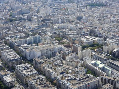 Eyfel Kulesi yüksekliğinden Paris şehir görünümü.