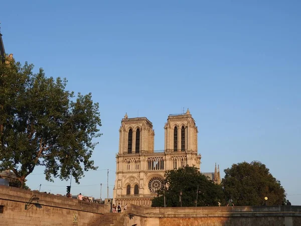 Notre Dame, la catedral más hermosa de París. Vista desde el río Sena, Francia . —  Fotos de Stock