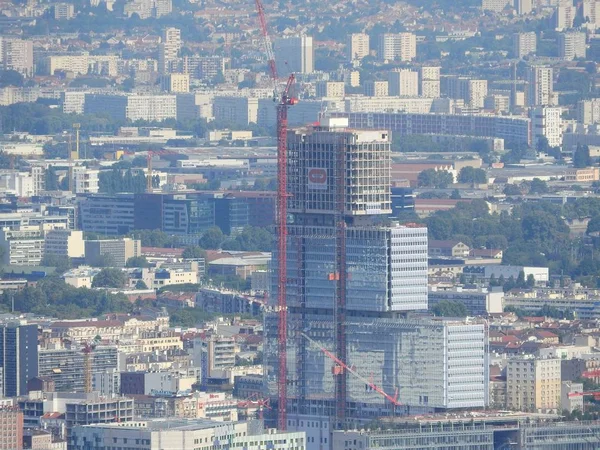 Vista da cidade de Paris a partir da altura da Torre Eiffel . — Fotografia de Stock