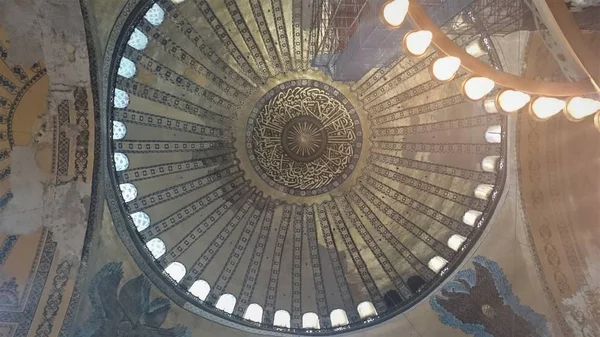 Interiér Hagia Sophia v Istanbulu - architektonické zázemí. — Stock fotografie
