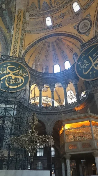 Hagia Sophia belső tér Isztambulban Törökország - építészet háttér. — Stock Fotó