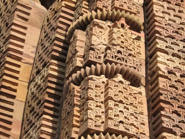 Zachodnia Grupa świątyń Khajuraho, wpisana na listę światowego dziedzictwa UNESCO, słynie z seksownych, erotycznych rzeźb, Indii, jasnego dnia. — Zdjęcie stockowe