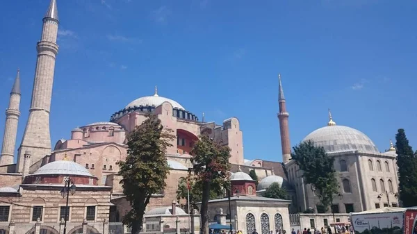 Hagia Sophia kupolák és minaretek Isztambulban, Törökországban, naplementekor. — Stock Fotó