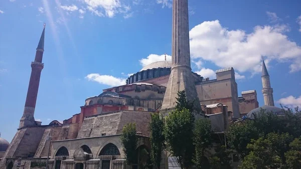 Hagia Sophia kupolák és minaretek Isztambulban, Törökországban, naplementekor. — Stock Fotó