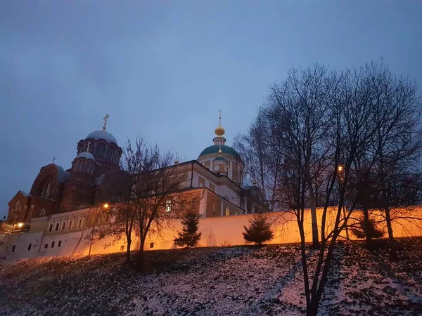 Nuovo Monastero di Sofrino vicino al fiume Mosca. Regione di Mosca. Russia . — Foto Stock