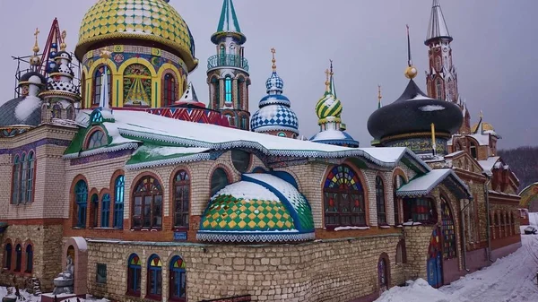 Temple of All Religions or Universal Temple è un complesso architettonico situato nel Microdistretto Staroye Arakchino di Kazan, Tatarstan, Russia. . — Foto Stock