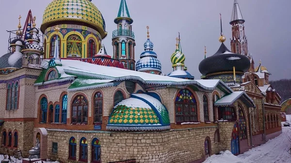 Tüm dinler Tapınağı veya Universal Temple, kazan 'ın Staroye Arakchino Microdistrict 'te bir mimari kompleksidir, Tataristan, Rusya.