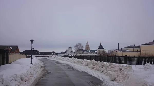 Vista della città-isola di Svijazsk in inverno . — Foto Stock