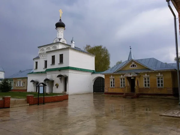 Goldener Ring, Russland. Kathedrale und Glockenturm des Verkündigungsklosters, Murom. — Stockfoto