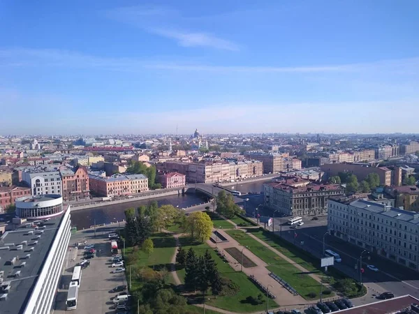 Panoramatický pohled na Petrohrad, bzukot fotka, letní den. — Stock fotografie