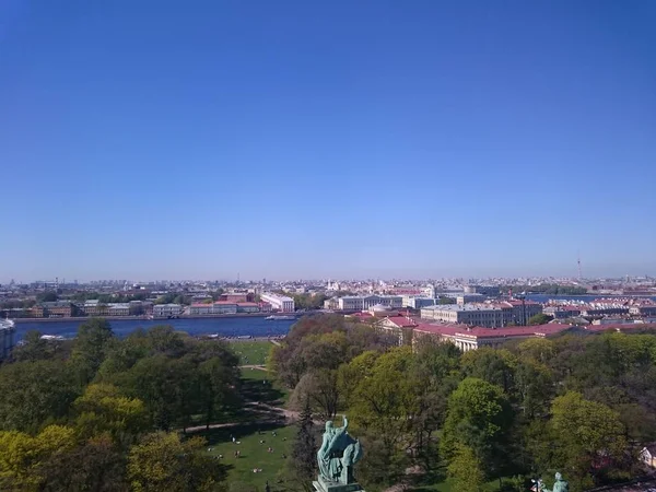 Vista da cidade de São Petersburgo a partir da colunata de São Isaac. Rússia. — Fotografia de Stock
