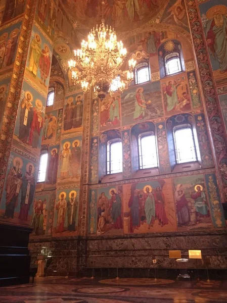 St. Petersburg, Rusya 'da dökülen kanla ilgili Kurtarıcı Kilisesi' nin içinde..