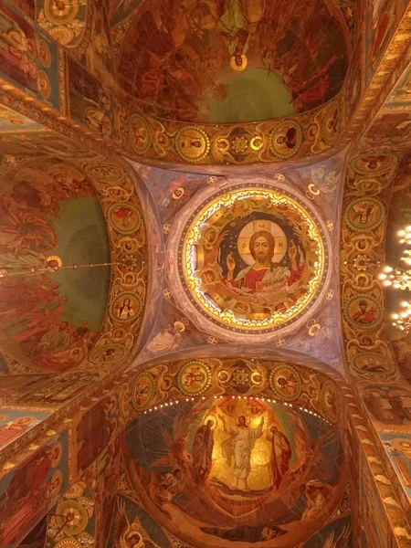 Wnętrze kościoła Zbawiciela na rozlanej krwi w Petersburgu, Rosja. — Zdjęcie stockowe