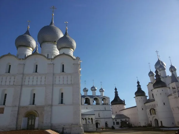 Rostov el Gran Kremlin en invierno, anillo de oro, región de Yaroslavl, Rusia . — Foto de Stock