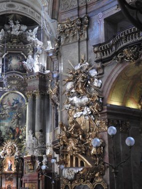 Viyana, Avusturya-29.07.2018: St. Peter Peterskirche Kilisesi'nin içi, Viyana'daki Barok Roma Katolik kilisesi. Roma'daki Aziz Petrus Bazilikası'ndan esinlenerek, 1733
