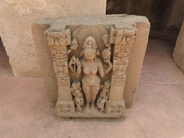 Крупним планом вірив у 10-й століття різьблений камінь в древній чі Баорі також крок у селі Абханєрі, штат Раджастан, Індія. — стокове фото