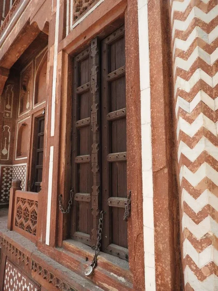 Túmulo de Itimad-ud-Daul, os detalhes perto de pequeno Taj Mahal, Agra, Índia . — Fotografia de Stock