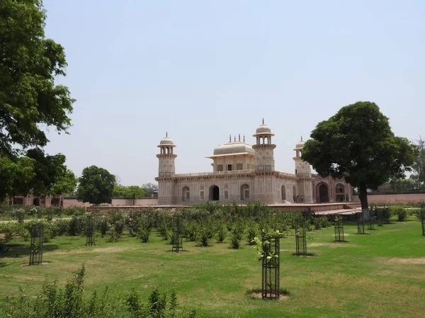 Túmulo de Itimad-ud-Daul, pequeno Taj Mahal, Agra, Índia . — Fotografia de Stock