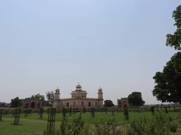 イティマド・ドゥ・ダウルの墓、小さなタージ・マハル、アグラ、インド. — ストック写真