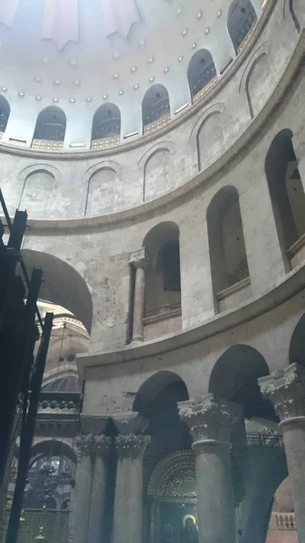 JERUSALEM, ISRAEL - 31.08.2015: Iglesia del Santo Sepulcro en la Ciudad Vieja de Jerusalén, Israel . —  Fotos de Stock