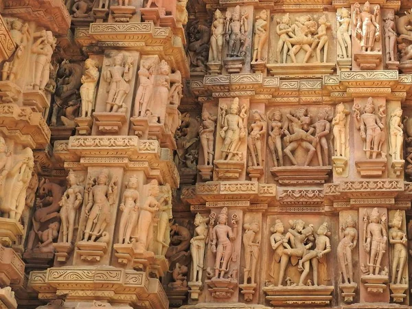 Parshvanatha Temple-Khajuraho Grupa zabytków, sexy rzeźby erotyczne, Madhya Pradesh, Indie. — Zdjęcie stockowe