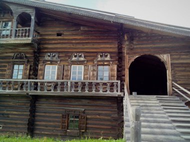 Kizhi adası Onega gölünde yer almaktadır. karelia Cumhuriyeti. Kilisenin inşası. Unesco dünya mirası listesi.