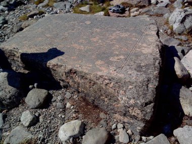 Anzersky adasındaki Solovki manastırının Kutsal Teslis Anzersky skete yakınındaki Troitsk iskelesi, Solovki adaları, Arkhangelsk bölgesi, Rusya