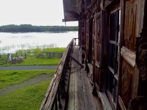 La isla de Kizhi situada en el lago Onega. República de Karelia. La construcción de la Iglesia. La lista del patrimonio mundial de la UNESCO . — Foto de Stock