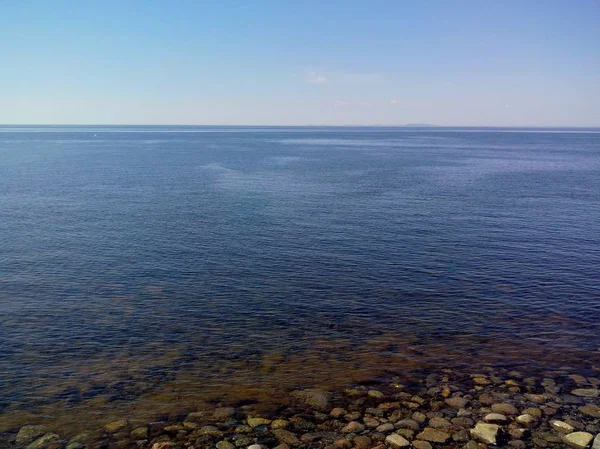 La zone côtière de la mer Blanche au cap Beluga, la vue depuis la tour pour surveiller le blagami, les îles Solovetsky, l'oblast d'Arkhangelsk, la Russie — Photo
